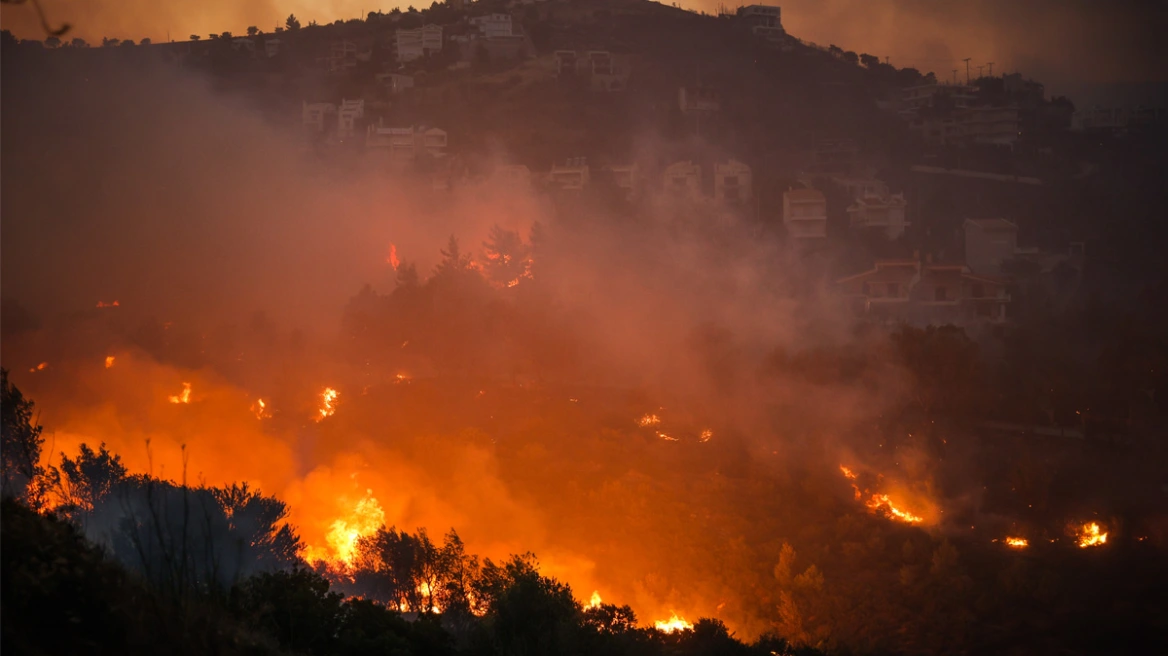 Πυρκαγιά στη Πεντέλη: Εκκενώνονται Ανθούσα, Ντράφι, Διώνη και Δασαμάρι