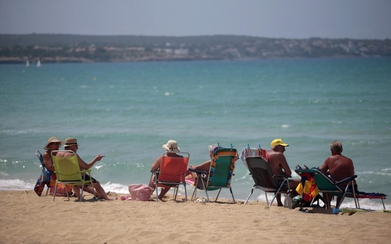 Τουρισμός για όλους: Ποια ΑΦΜ κάνουν σήμερα αίτηση για το voucher