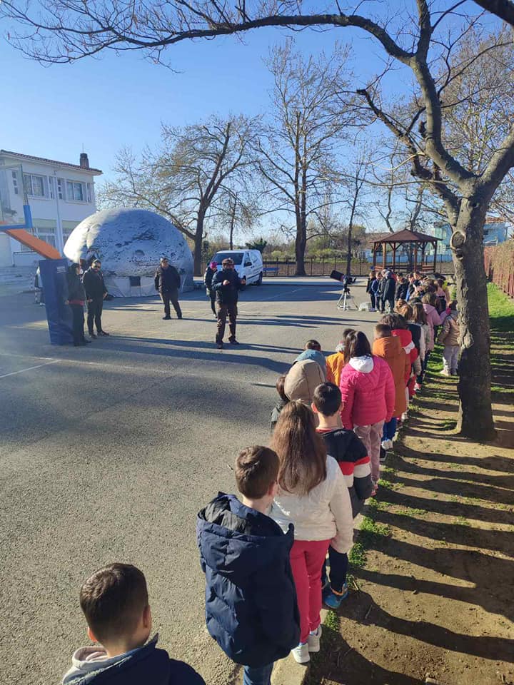 Το Φορητό Ψηφιακό Πλανητάριο Planetarium Οn Τhe Go γνώρισαν οι μαθητές του 5ου δημοτικού σχολείο Κομοτηνής