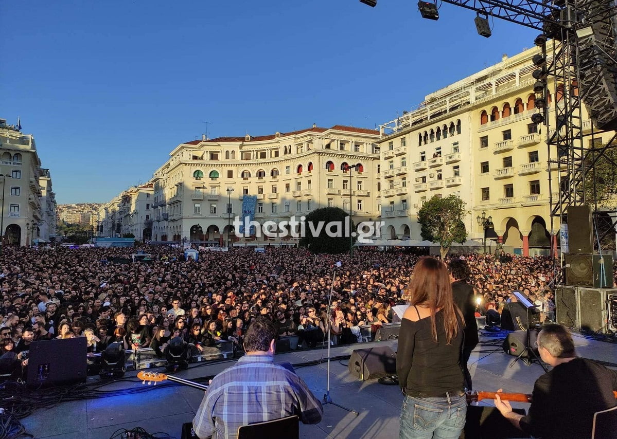 Πλήθος κόσμου στην πλατεία Αριστοτέλους για τη συναυλία για το νερό