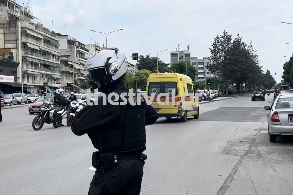 “Γέφυρα ζωής” από αστυνομικούς για νεογνό από τη Βέροια στο Ιπποκράτειο