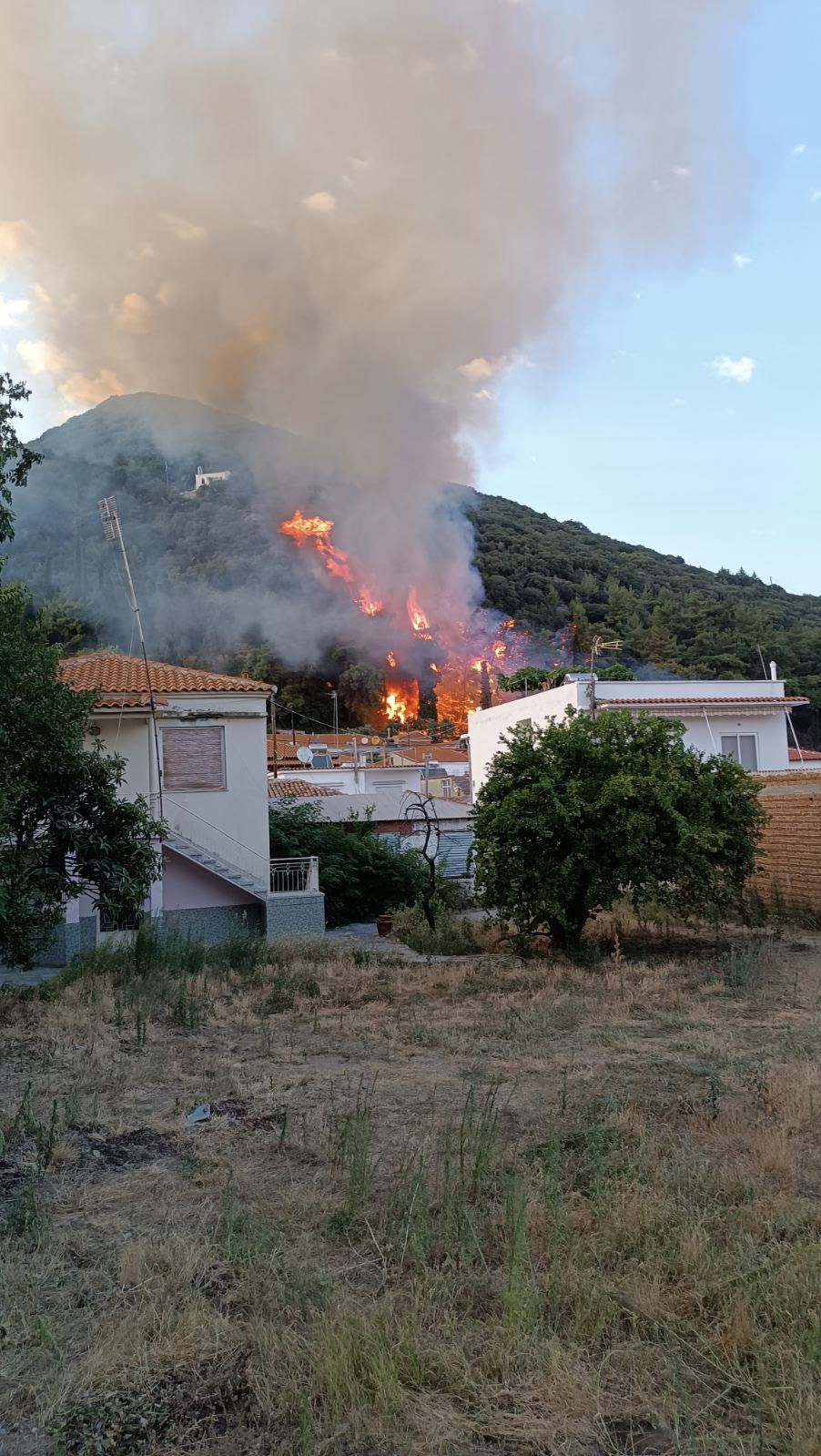 Στον απόηχο της πυρκαγιάς που απείλησε τον Ίασμο (φώτος – βίντεο)