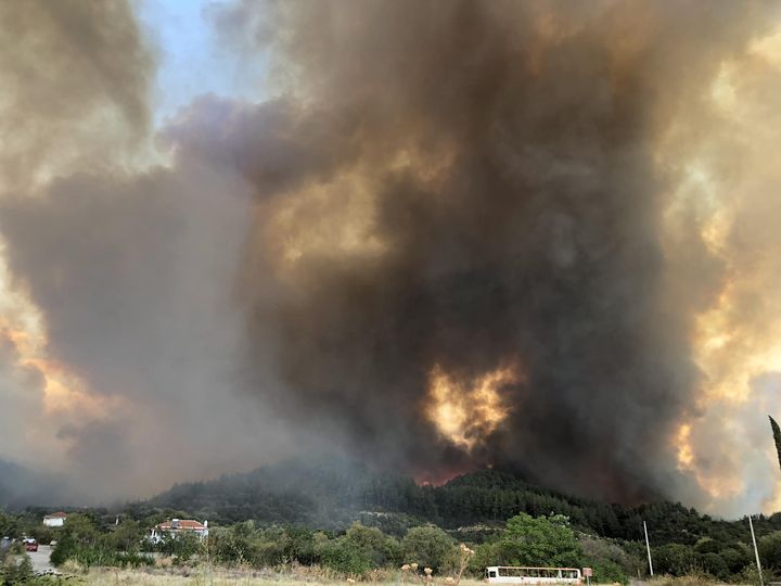 Φωτιά στη Ροδόπη: Μήνυμα 112 για εκκένωση οικισμών