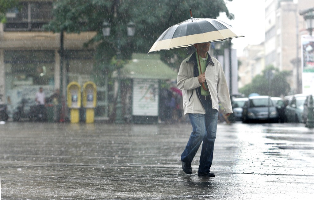 Καιρός: Φεύγουν τα κοντομάνικα, έρχονται τα μπουφάν- Μπροστά μας 2 κακοκαιρίες back to back