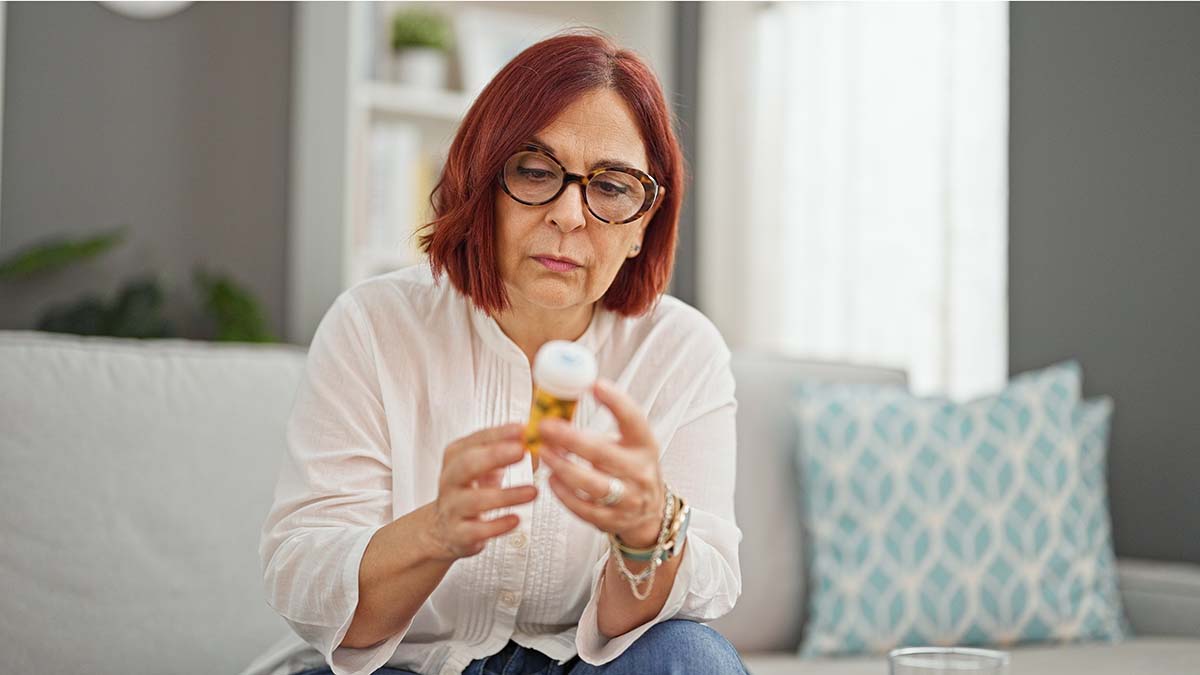 Ποια πασίγνωστα και διαδεδομένα φάρμακα συνδέονται με την άνοια – Ποιοι κινδυνεύουν περισσότερο