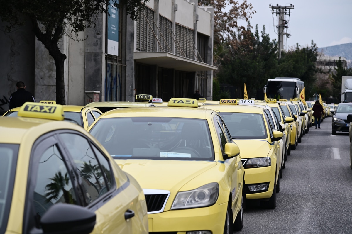 Σε 48ωρες  επαναλαμβανόμενες  απεργίες προχωρούν οι οδηγοί TAXI σε όλη τη χώρα