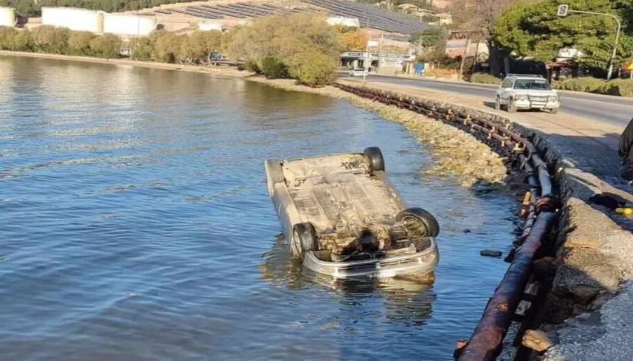 Βόλος: Αυτοκίνητο έπεσε στη θάλασσα ύστερα από τροχαίο ατύχημα