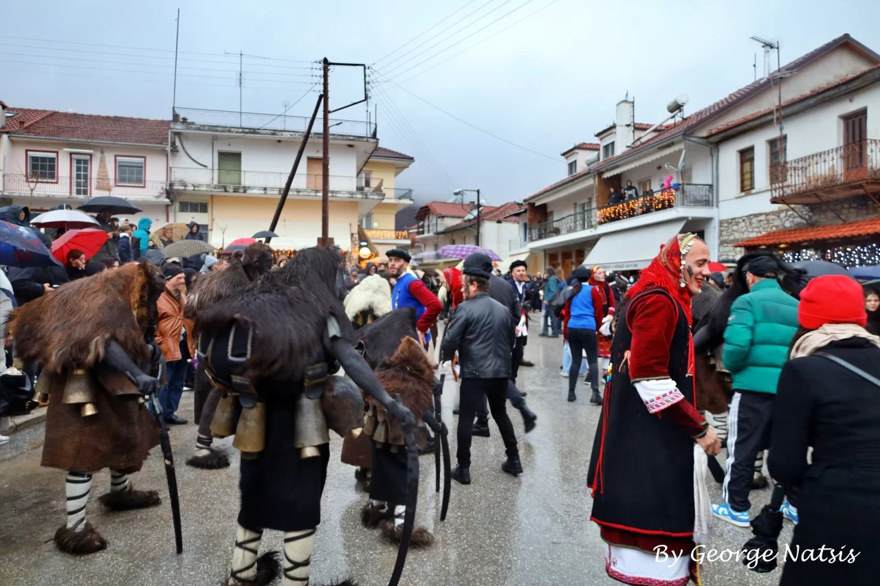 Βώλακας Δράμας: Αναβίωσε το εντυπωσιακό δρώμενο “Αράπηδες» ή «Χαράπια» (φωτος+video)