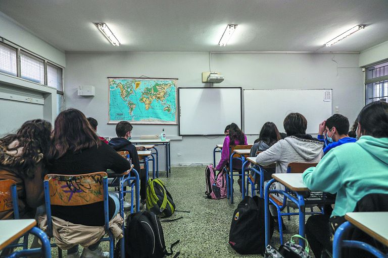 Έξαρση κορονοϊού, γρίπης και ιώσεων: Τι θα γίνει με το άνοιγμα των σχολείων – Έρχεται επίσημη ανακοίνωση από τον ΕΟΔΥ