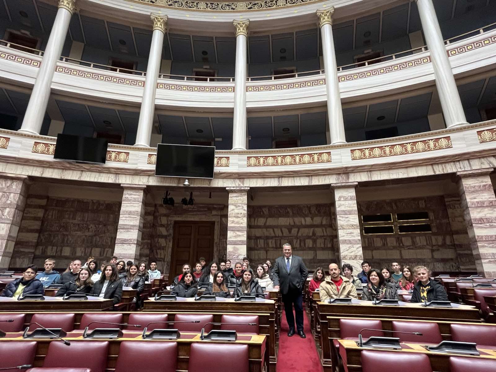 Μαθητές από την Κομοτηνή επισκέφτηκαν στη Βουλή τον βουλευτή Ροδόπης Ευρυπίδη Στυλιανίδη