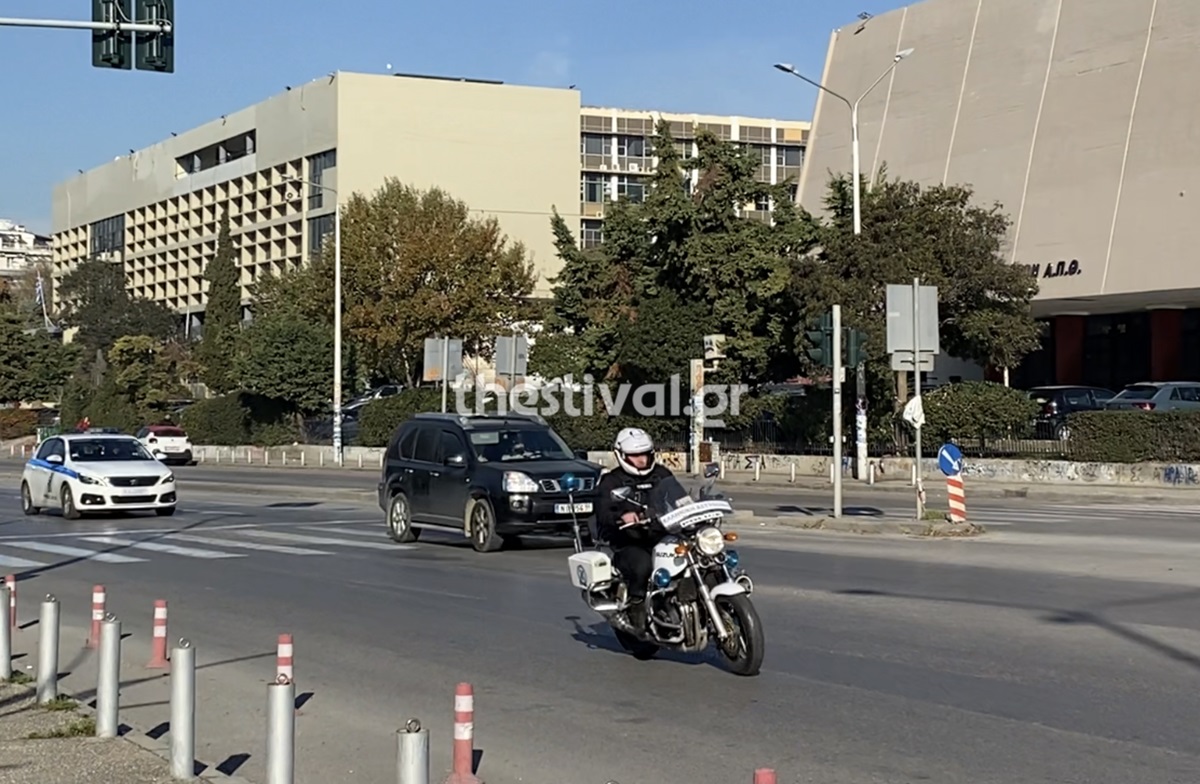 Θεσσαλονίκη: “Γέφυρα ζωής “έστησε” η ΕΛ.ΑΣ για να μεταφερθεί βρέφος άμεσα στο νοσοκομείο (video)