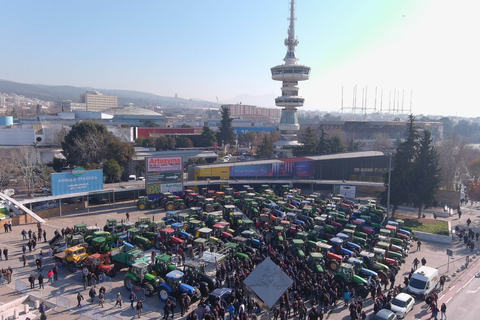 Οι αγρότες με τρακτέρ στη Θεσσαλονίκη