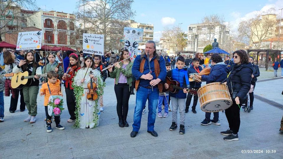 Κομοτηνή: Γέμισε η πόλη με  “Χελιδονίσματα”, τα Κάλαντα που σηματοδοτούν τον ερχομό της Άνοιξης (videos)