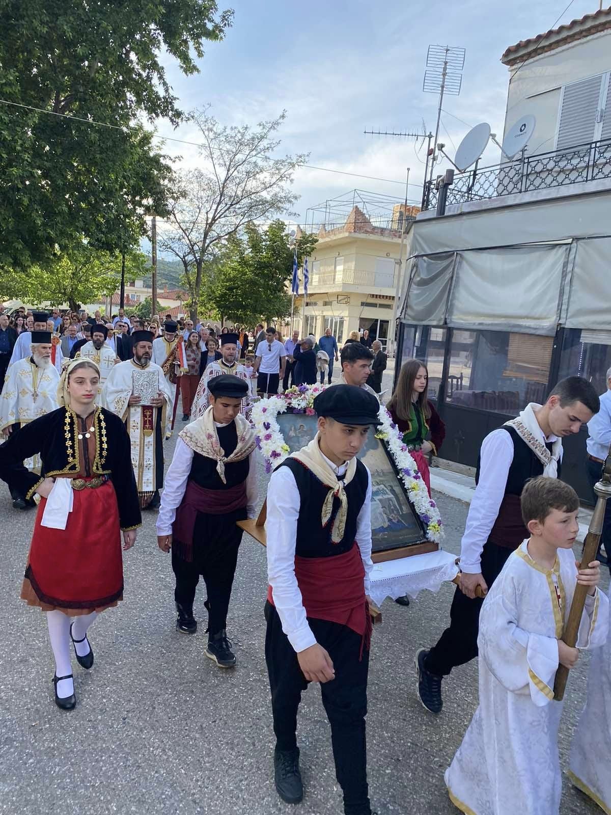 Η Γρατινή τίμησε τη Ζωοδόχο Πηγή με λιτανεία της Αγίας Εικόνας και παραδοσιακό γλέντι στην πλατεία του χωριού (φωτος)