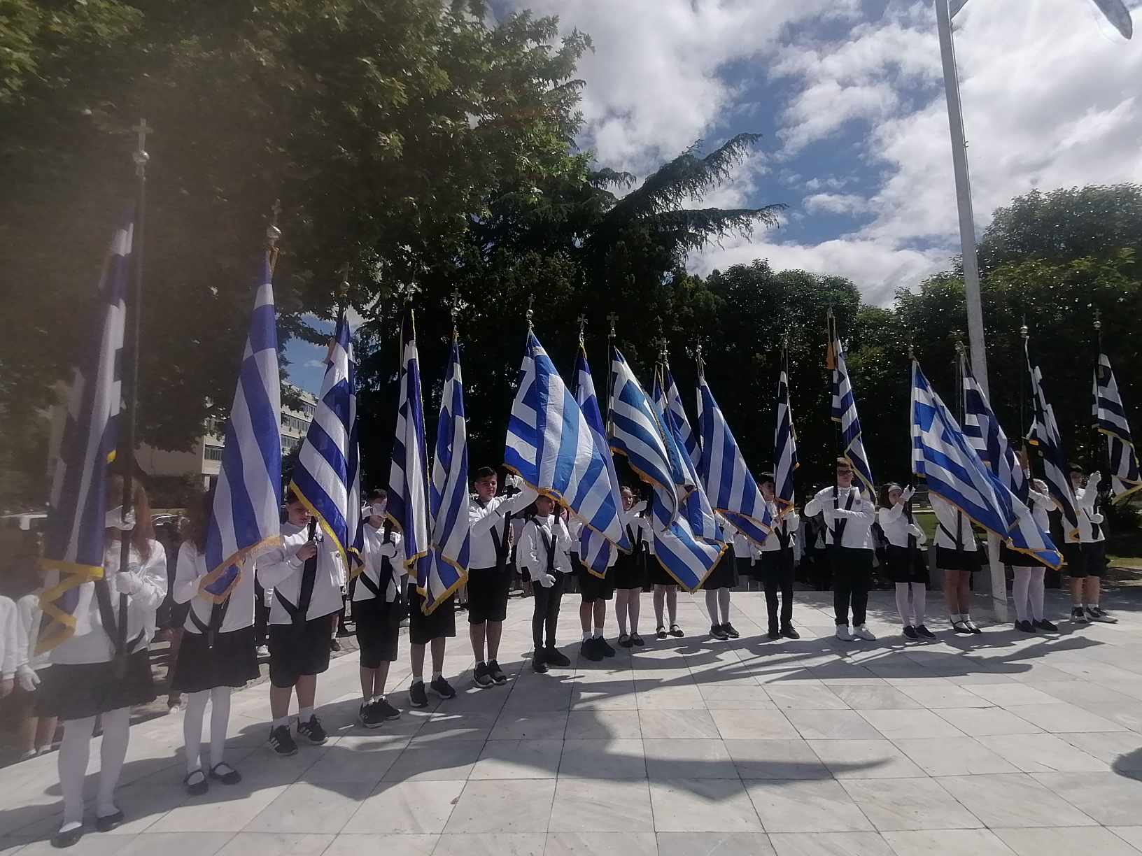 Κομοτηνή: Μαθητές και μαθήτριες τίμησαν την 14η Μαΐου- Έπαρση της ιστορικής σημαίας της πόλης (φωτος)