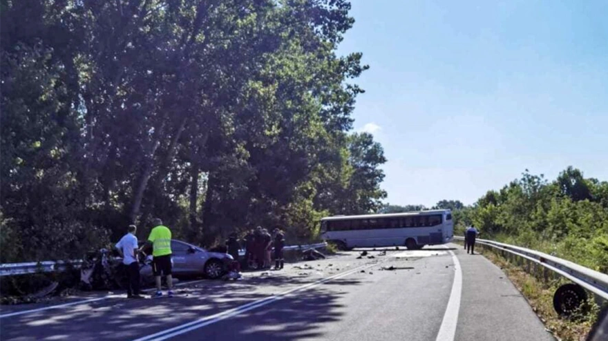 Πολύνεκρο δυστύχημα στην Ξάνθη- ΙΧ συγκρούστηκε με λεωφορείο-4 οι νεκροί!