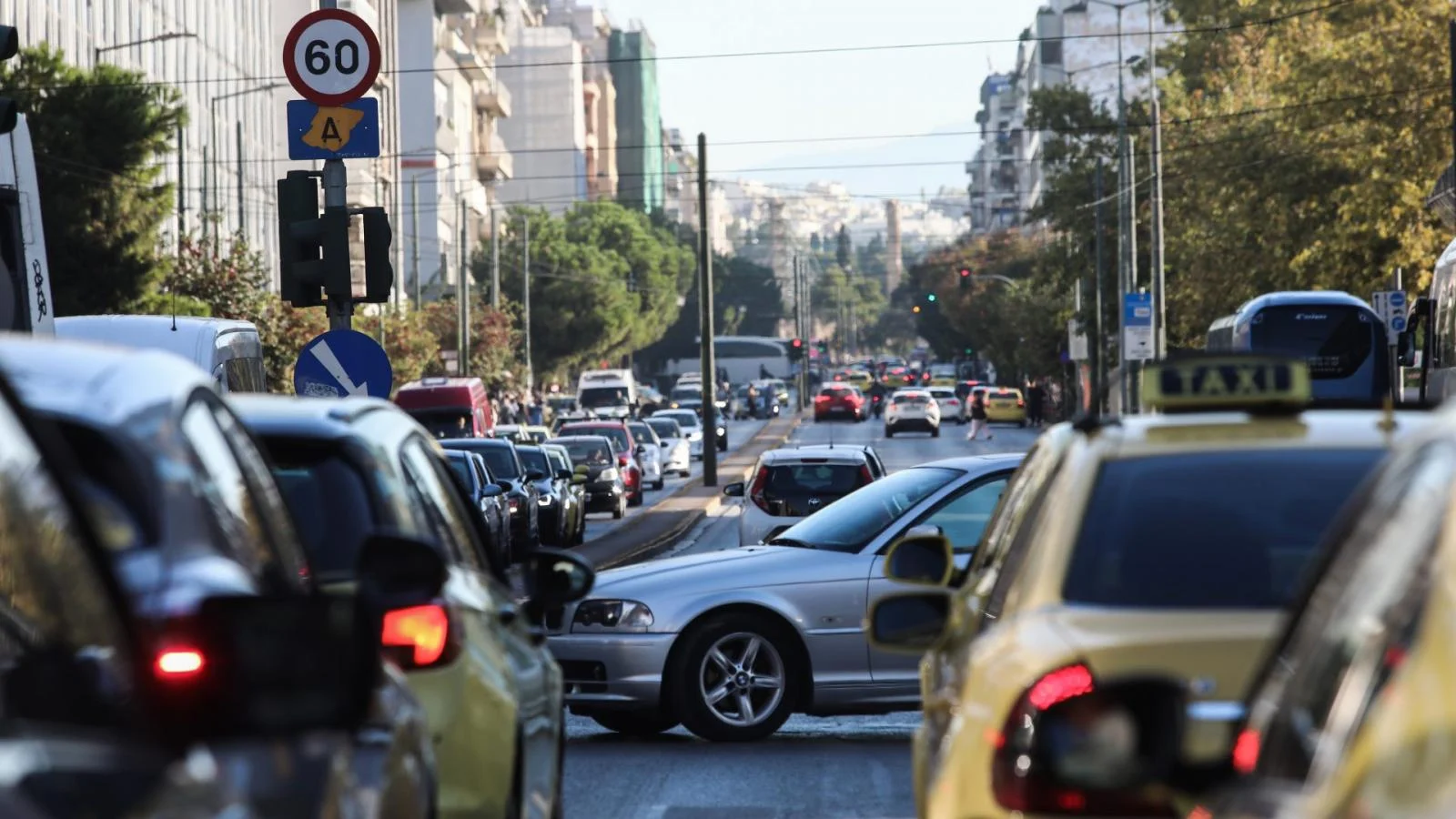 Σε ποιους  ιδιοκτήτες οχημάτων έρχονται “ραβασάκια” με πρόστιμα έως 1.000 ευρώ, από τέλη Οκτωβρίου