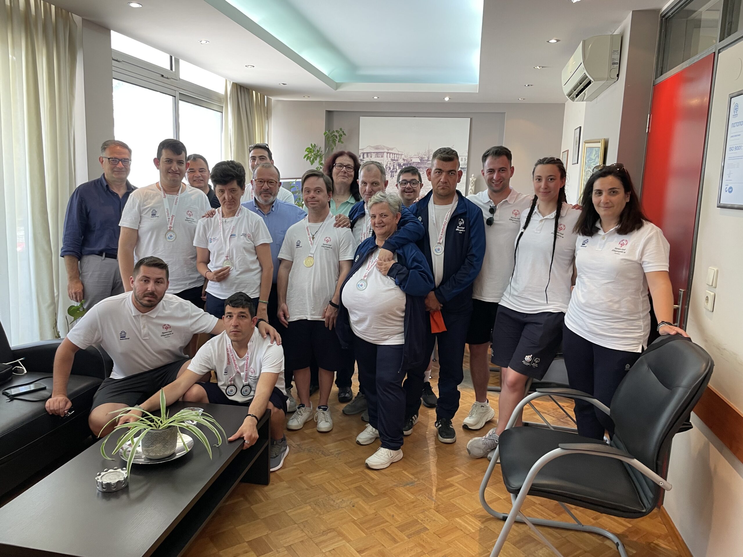 Η Ομάδα των Special Olympics Hellas του Συλλόγου Μέριμνας  Νοητικής Υστέρησης ΑμεΑ “Άγιοι Θεόδωροι” επισκέφτηκε το Δήμαρχο Κομοτηνής