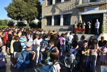 Τέλεση αγιασμού από το Μητροπολίτη Μαρωνείας για την έναρξη της νέας σχολικής χρονιάς