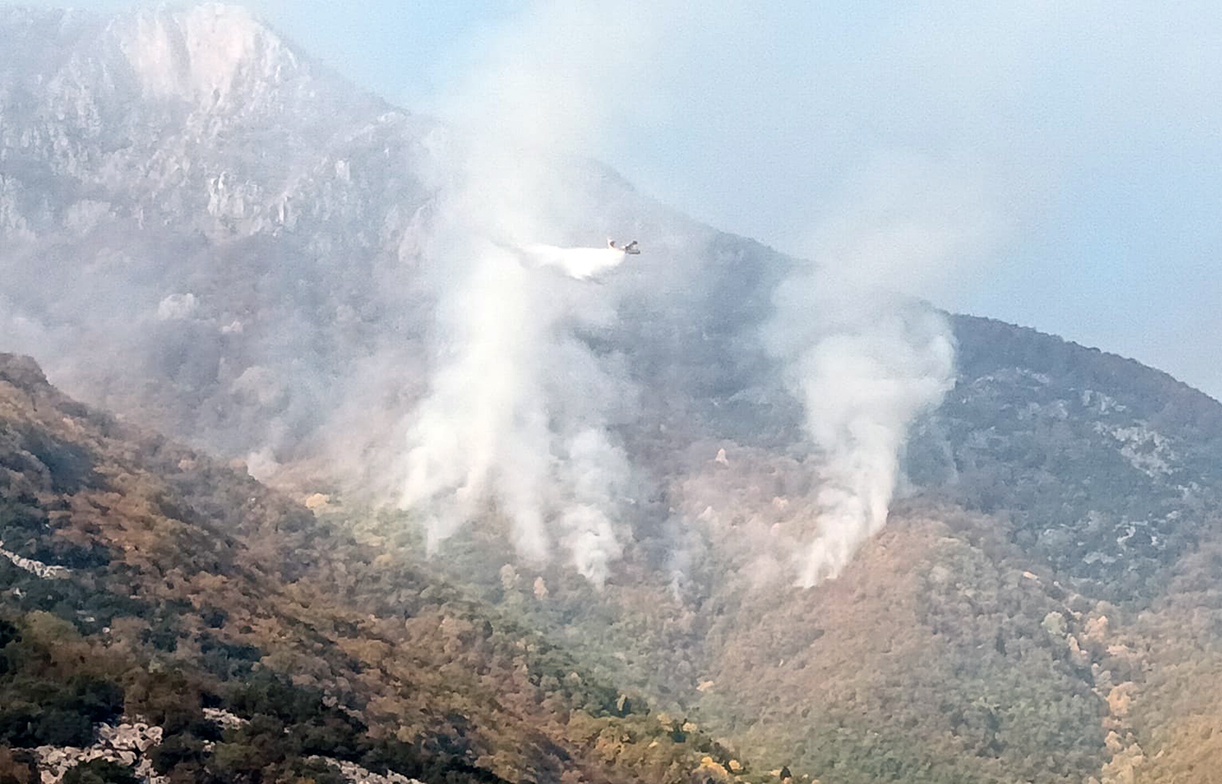 Συνεχίζει η φωτιά στο Παγγαίο για 4η μέρα- 300 πυροσβέστες απ’ όλη την χώρα επιχειρούν στην περιοχή