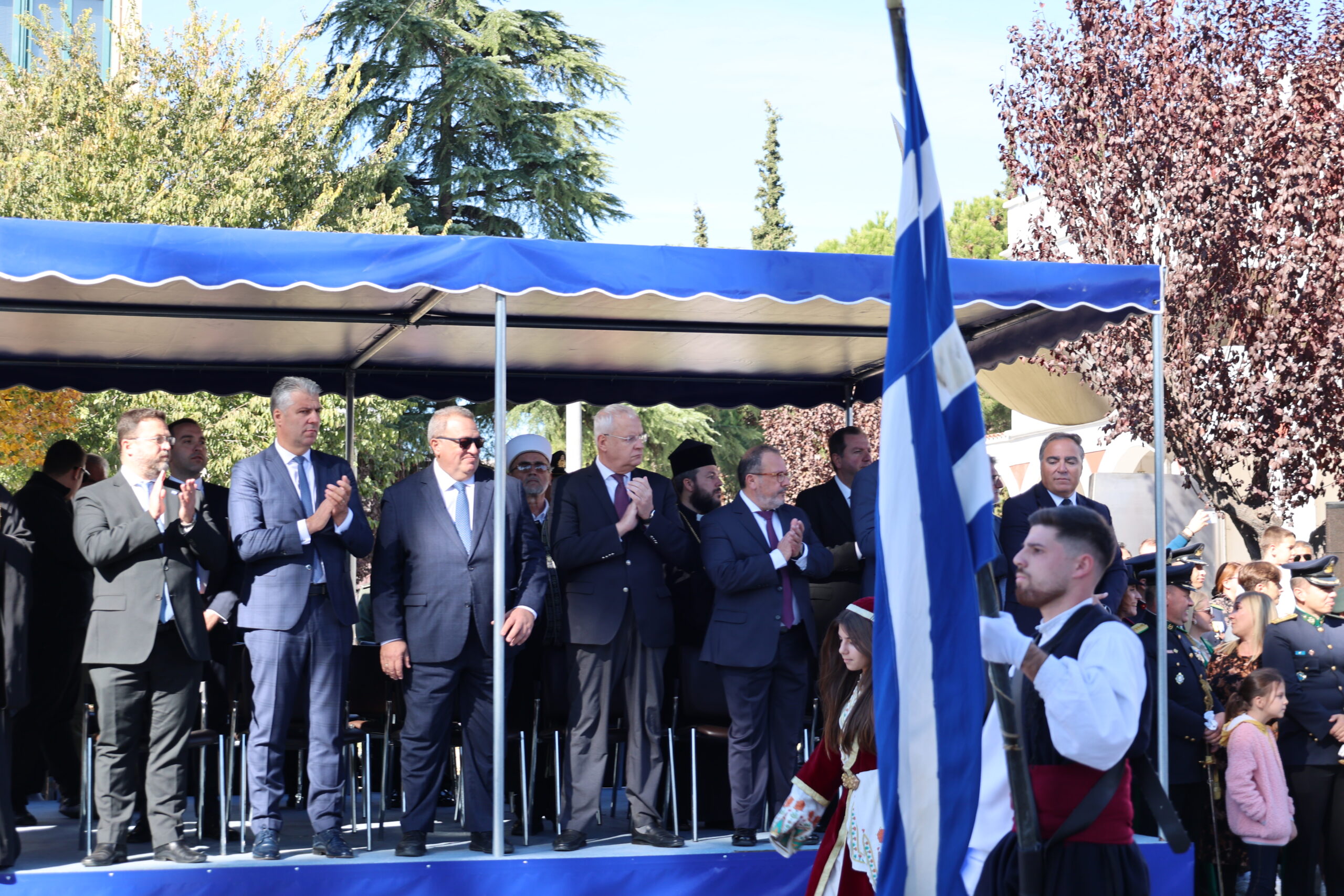 Με σύμμαχο τον καλό καιρό και λαμπρότητα τιμήθηκε στην Κομοτηνή η 28η Οκτωβρίου (video)