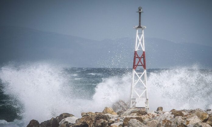 Θεσσαλονίκη: Πλοίο παρασύρθηκε από τους ισχυρούς ανέμους και προσέκρουσε σε άλλο πλοίο στο λιμάνι