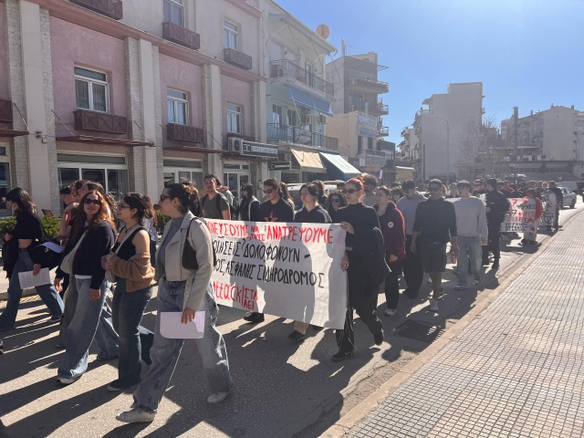 Κομοτηνή: Φοιτητικό-μαθητικό συλλαλητήριο για τα Τέμπη (video)